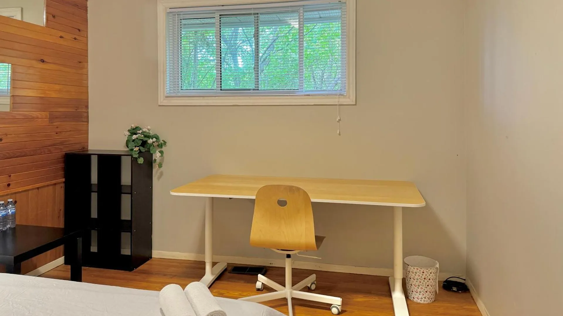 Free Parking Quiet Room Close To College Ottawa Kanada
